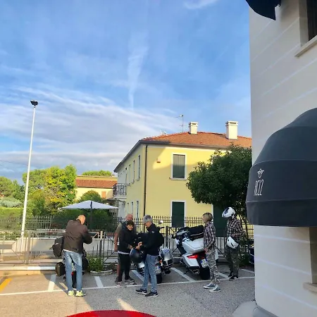 Small Royal Rc12 Hotel 3*